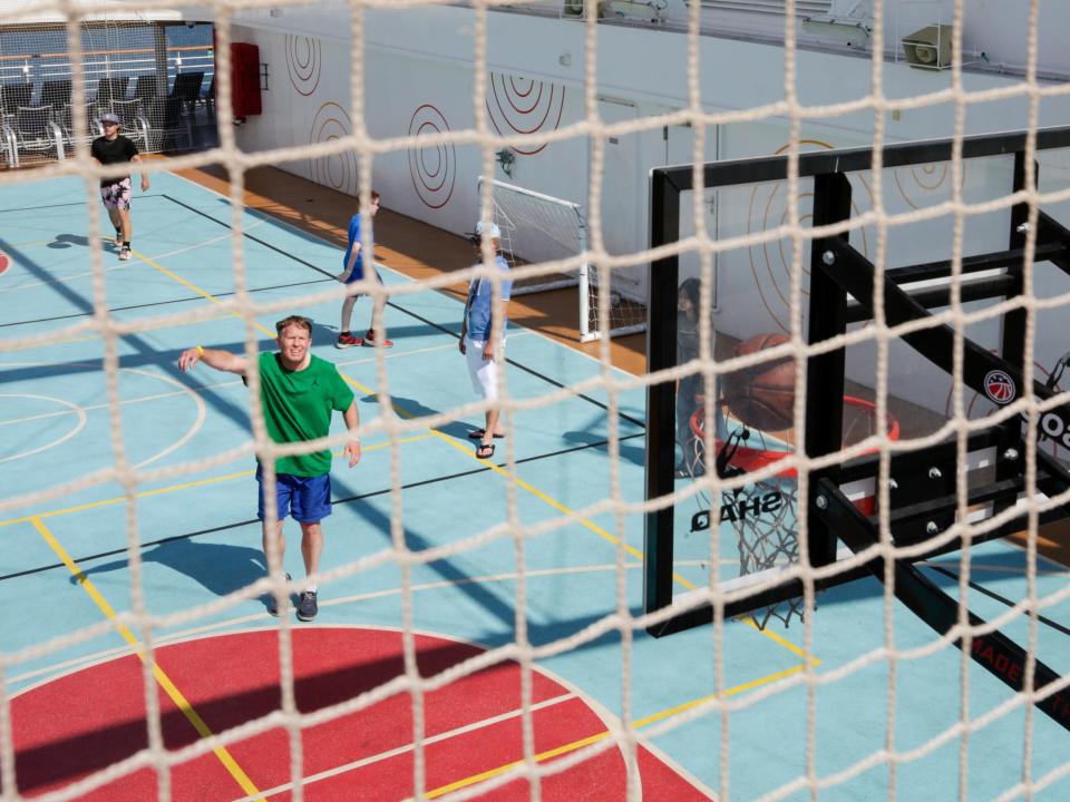 person playing basketball on carnival firenze