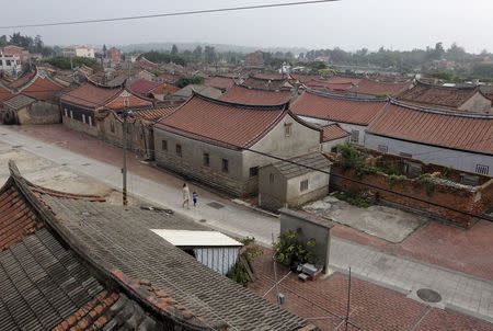 People walk in the village of Guningtou in Kinmen, Taiwan, September 7, 2015. REUTERS/Pichi Chuang