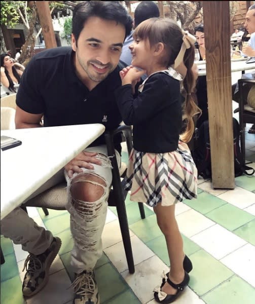 Luis Fonsi y su hija Mikaela – Crédito:.instagram.com/luisFonsi/