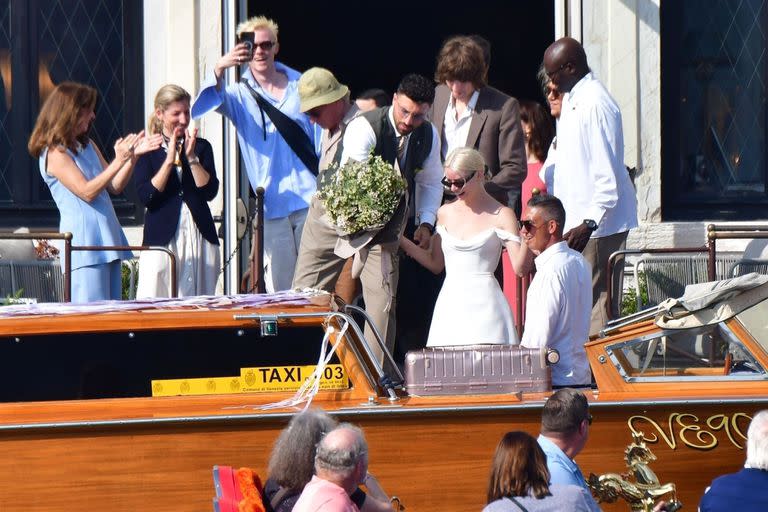 Los recién casados Anya Taylor-Joy y Malcolm Mcrae fueron vistos en Venecia para festejar con sus ilustres invitados famosos y su familia su amor