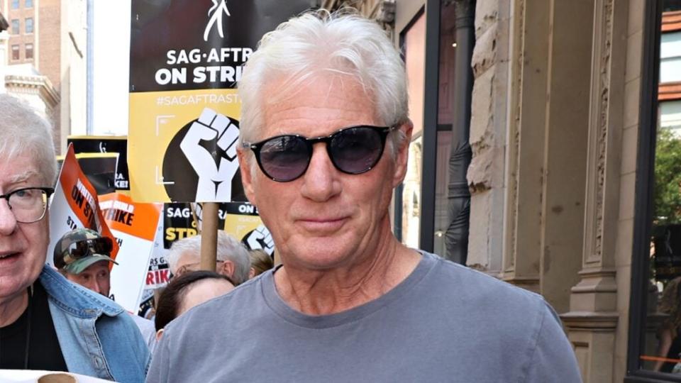 Richard Gere, SAG-AFTRA picketline in NY