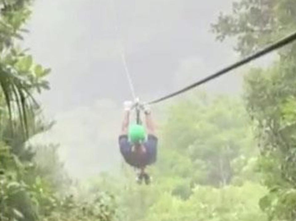 El helicóptero les llevó hasta el BosqueNuboso de Monteverde, donde Ramos y Pilar Rubio disfrutaron de varios deportes de aventura. Por ejemplo, se atrevieron a lanzarse en tirolina. (Foto: Instagram / <a href="http://www.instagram.com/sergioramos/?hl=es" rel="nofollow noopener" target="_blank" data-ylk="slk:@sergioramos;elm:context_link;itc:0;sec:content-canvas" class="link ">@sergioramos</a>).