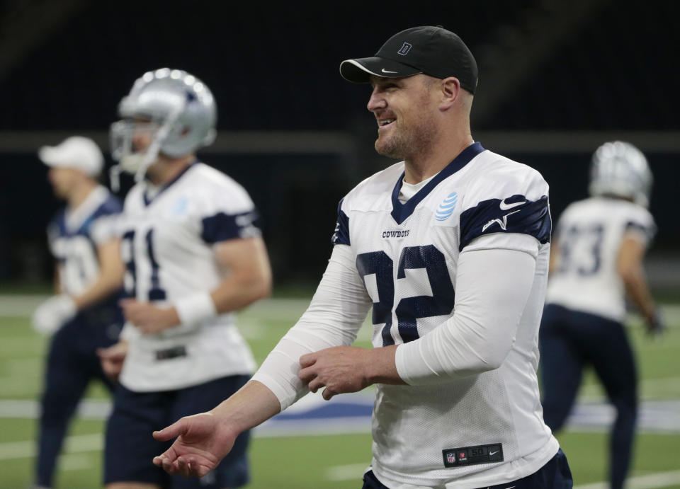 Dallas Cowboys tight end Jason Witten moves to a new workout station during NFL football practice in Frisco, Texas, Wednesday, May. 22, 2019. (AP Photo/Michael Ainsworth)