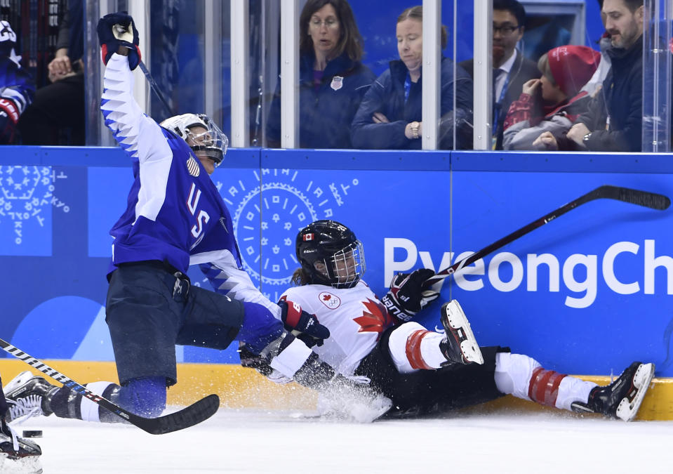 Les Canadiennes à terre après la victoire des Etats-Unis