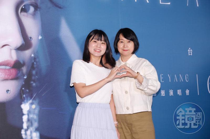 王月（右）帶女兒看楊丞琳演唱會。