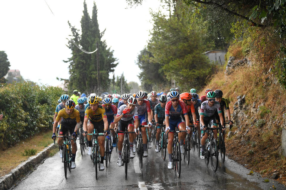 NICE, FRANCE - AUGUST 29: Primoz Roglic of Slovenia and Team Jumbo - Visma / Tony Martin of Germany and Team Jumbo - Visma / Fabio Aru of Italy and UAE Team Emirates / Stefan Kung of Switzerland and Team Groupama - FDJ / Mathieu Burgaudeau of France and Team Total Direct Energie / Peloton / Rain / during the 107th Tour de France 2020, Stage 1 a 156km stage from Nice Moyen Pays to Nice / #TDF2020 / @LeTour / on August 29, 2020 in Nice, France. (Photo by Tim de Waele/Getty Images)