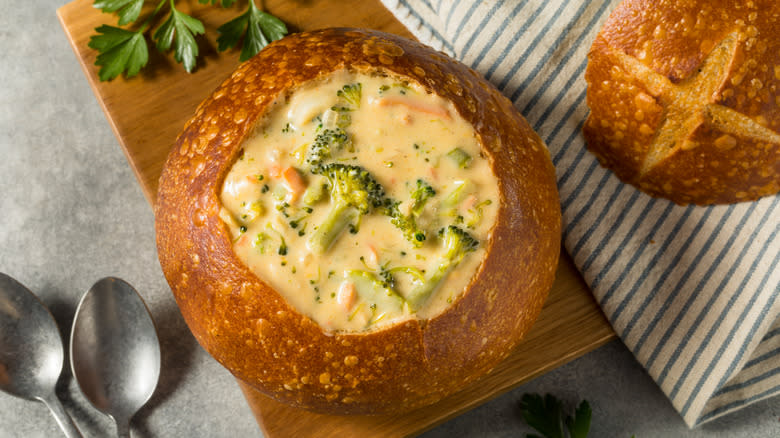 Bread bowl full of creamy vegetable soup