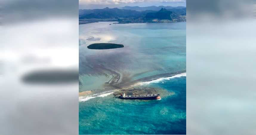 印度洋島國模里西斯，近日因為貨輪觸礁油料洩漏，近海遭到大規模汙染。（圖／翻攝自Pravind Jugnauth推特）