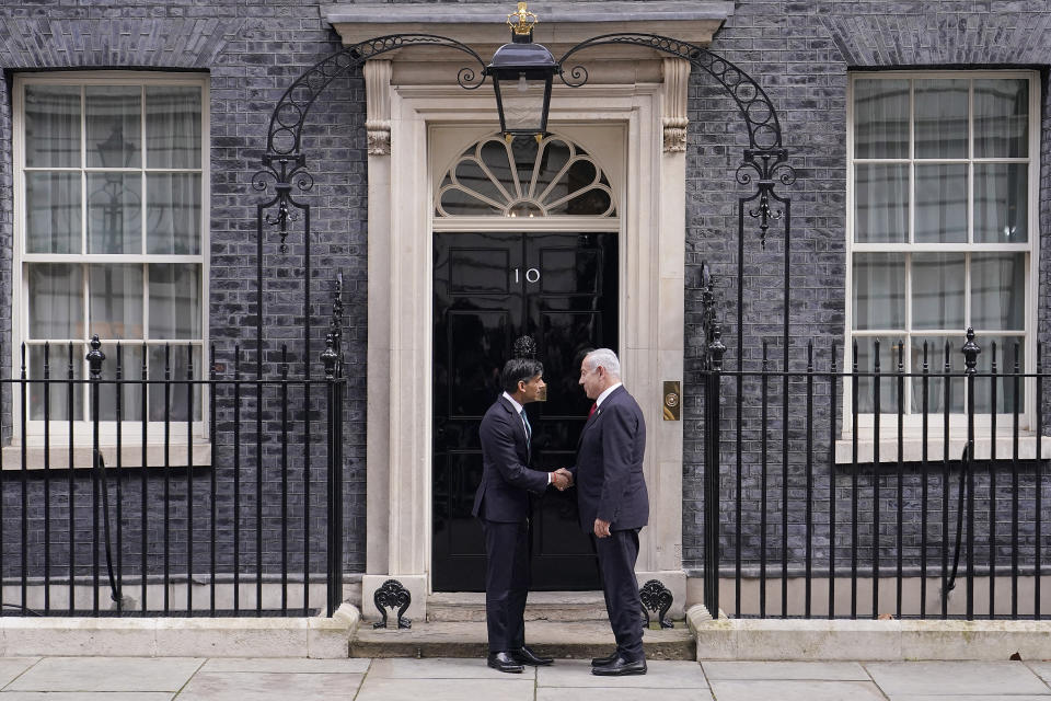 Britain's Prime Minister Rishi Sunak, left, welcomes Israel Prime Minister Benjamin Netanyahu at Downing Street in London, Friday, March 24, 2023.(AP Photo/Alberto Pezzali)