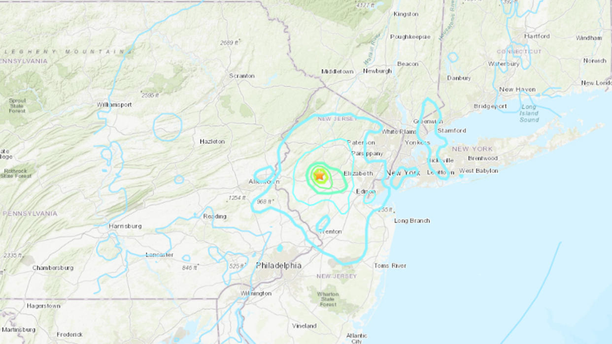  Map showing location of New Jersey earthquake marked with a star with shock lines radiating outwards. 