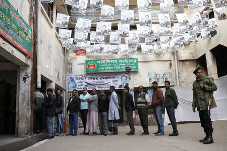 Voters queue at a voting center during the general election in Dhaka, Bangladesh, December 30, 2018. REUTERS/Mohammad Ponir Hossain