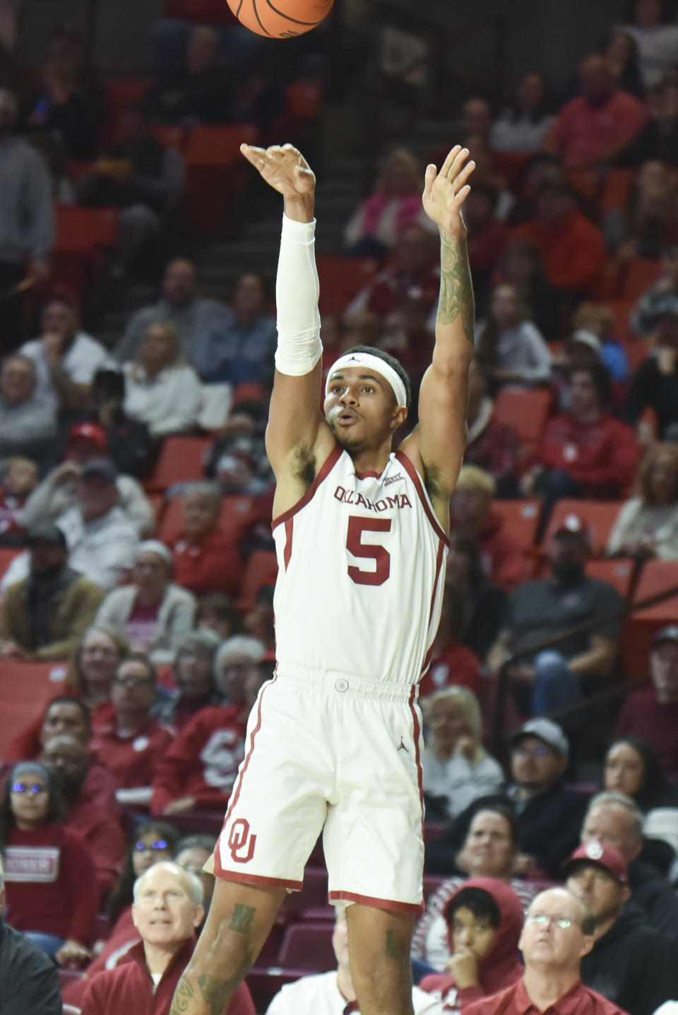 Oklahoma guard Rivaldo Soares shoots during the first half of an NCAA college basketball game against Green Bay, Saturday, Dec. 16, 2023, in Norman, Okla. (AP Photo/Kyle Phillips)