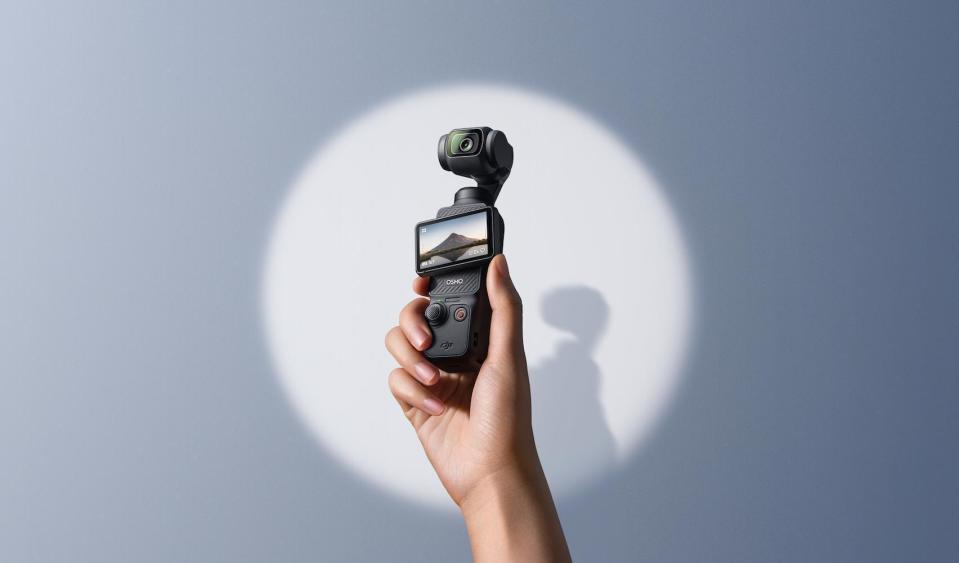 DJI Osmo Pocket 3 整合一吋 CMOS 相機 + 雲台增穩，提供更完整的單機拍攝