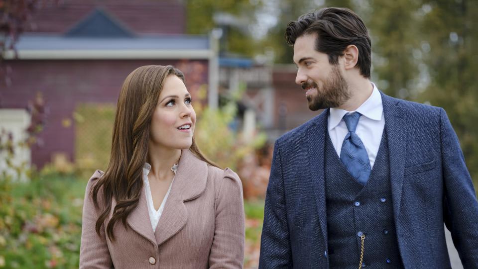 Erin Krakow, Chris McNally, When Calls the Heart, Season 9, 2022