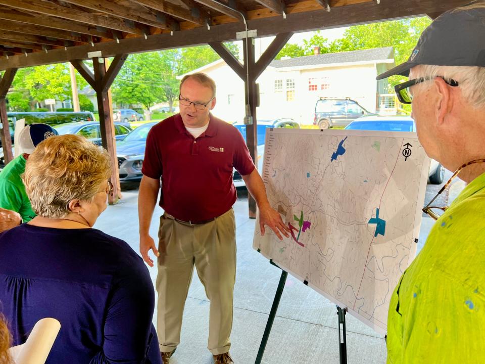 Director of Development Services Paul Keltner shares with citizens certain district areas of the city included in the Connect Columbia comprehensive plan.