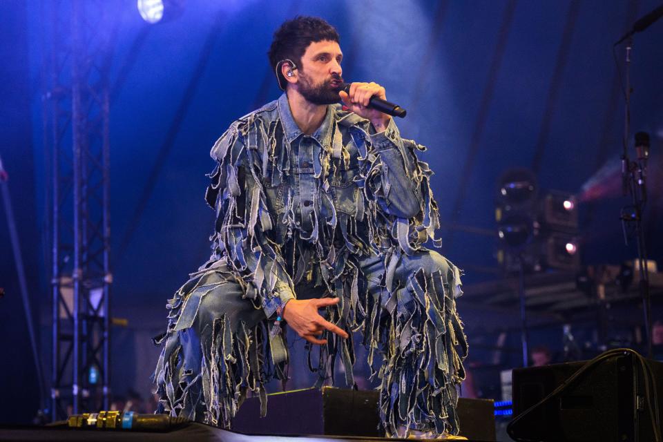 London, UK. 29 June 2024. Kasabian perfoming a surprise set on the fourth day of the Glastonbury Festival, at Worthy Farm in Somerset. Photo credit should read: Matt Crossick/Empics/Alamy Live News