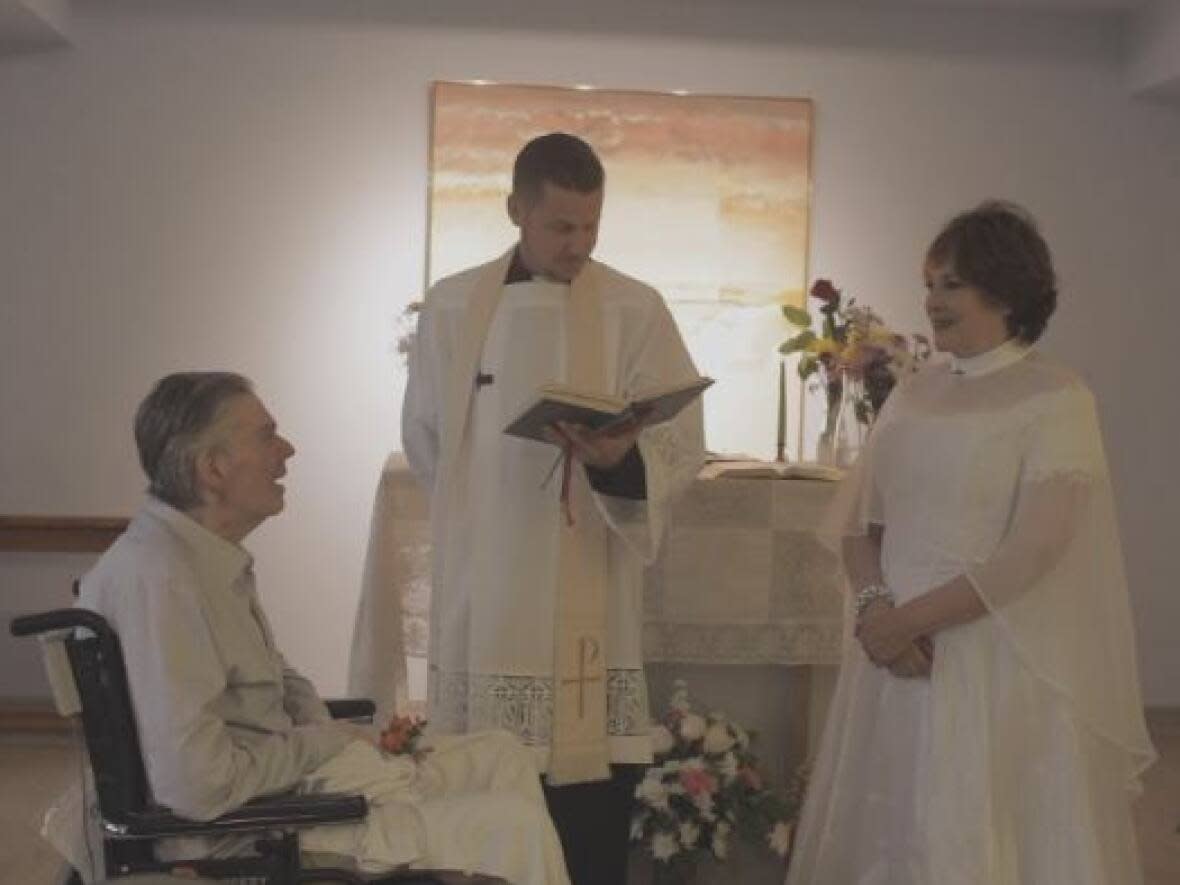 Miralda Reyes-Retana married Douglas Willoughby at Vancouver General Hospital on Sunday, 20 years after they got engaged.   (Dominic Captures - image credit)