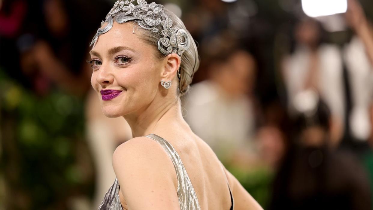 new york, new york may 06 amanda seyfried attends the 2024 met gala celebrating sleeping beauties reawakening fashion at the metropolitan museum of art on may 06, 2024 in new york city photo by theo wargogathe hollywood reporter via getty images