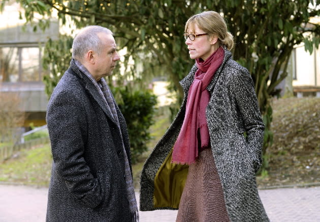 In die Vergangenheit: Steier (Joachim Król) trifft seine Ex-Frau Julia (Jenny Schily) wieder. (Foto: hr/Bettina Müller)