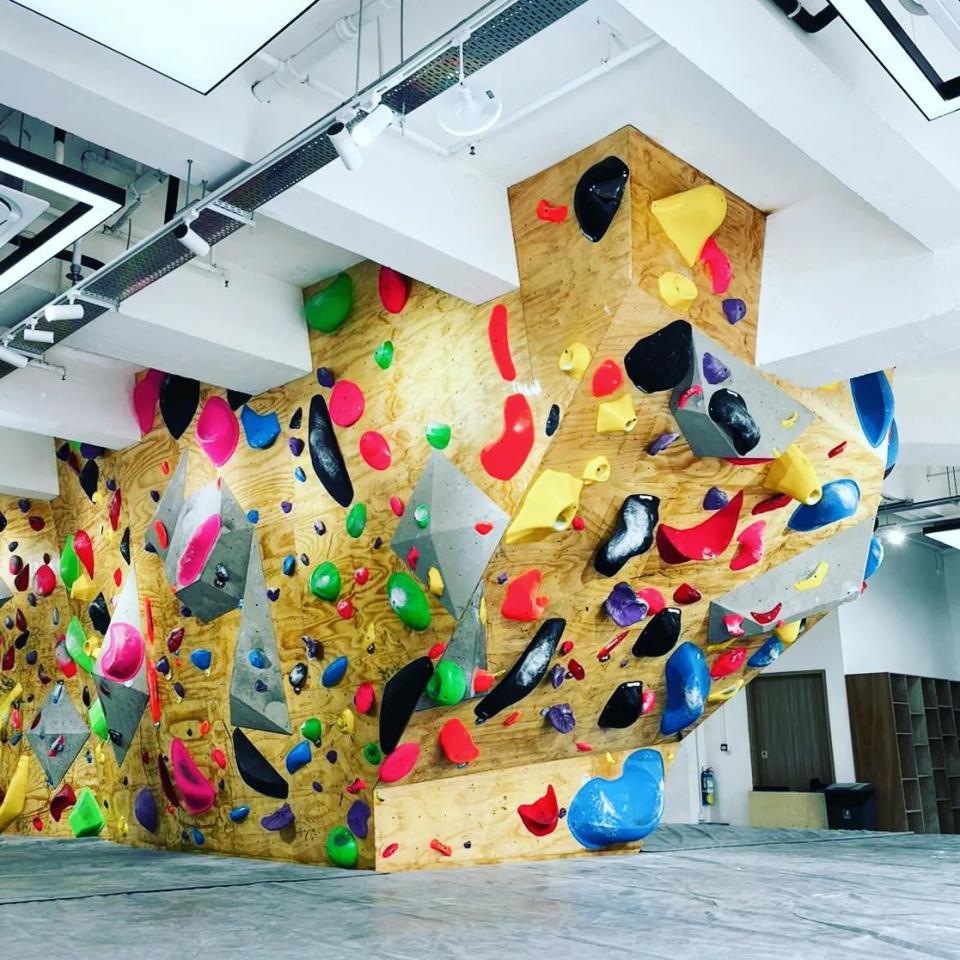 Crux Boulder Gym 