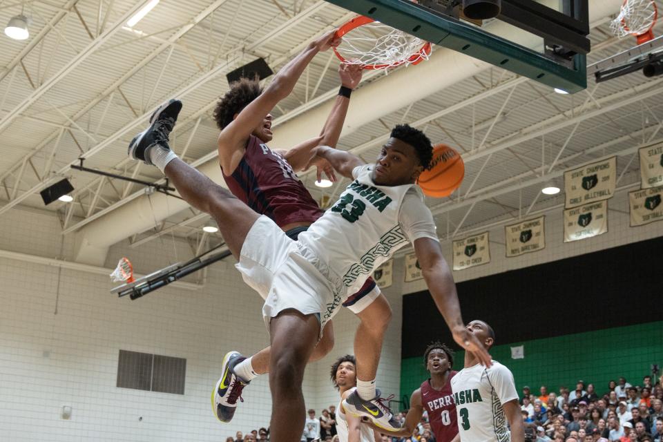 Perry Pumas' Koa Peat (10) dunks the ball over Basha Bears' Jordan Howard (33) at Basha High School on Jan. 16, 2023, in Chandler.