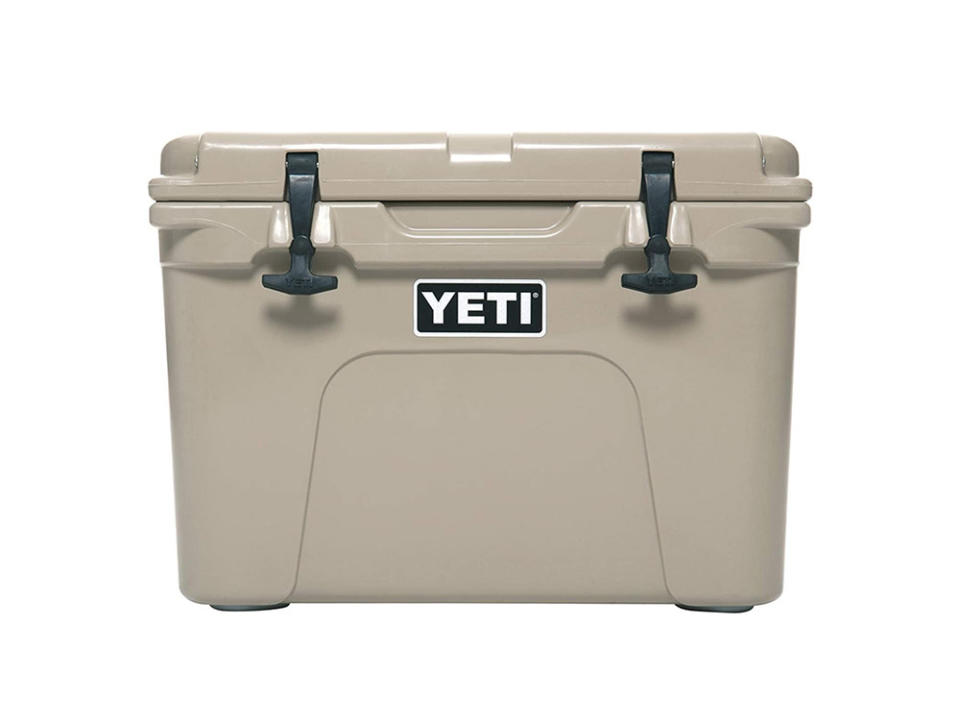 Yeti Tundra 35 Cooler in Desert Tan