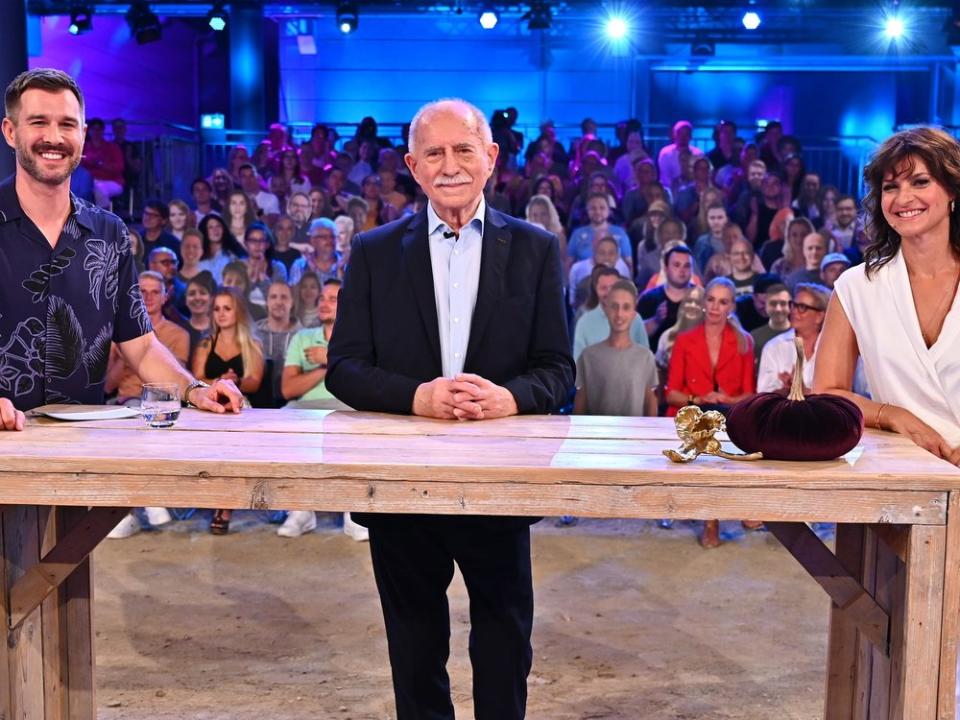 Werner Hansch stattete der diesjährigen "PBB"-Staffel einen Besuch ab. (Bild: © SAT.1 / Willi Weber)