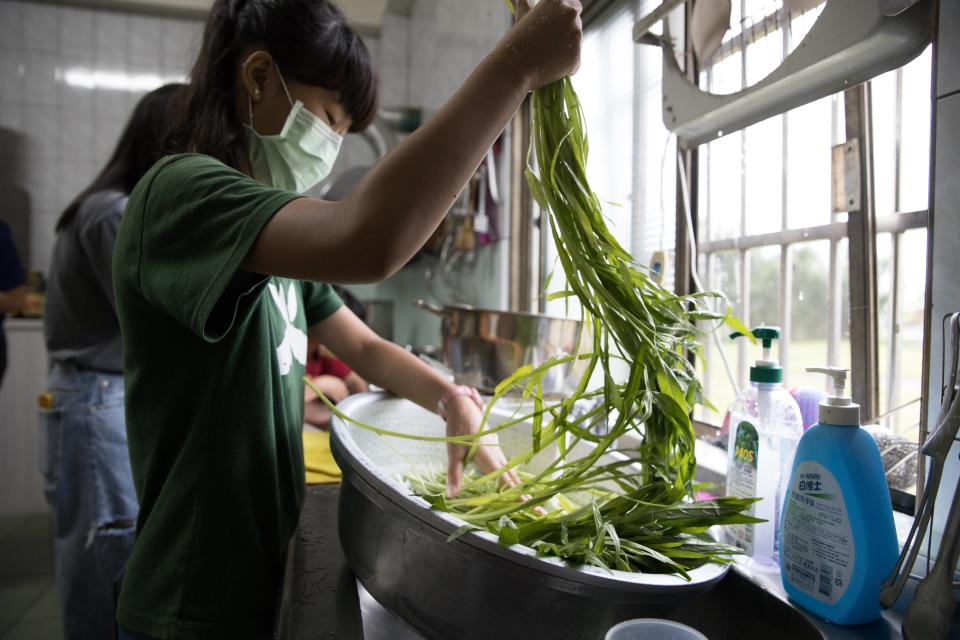 透過1919陪讀計畫，孩子們可學習料理等生活技能。