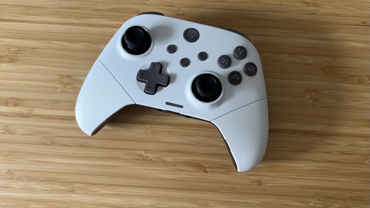  EasySMX X10 controller in white on a wooden table. 