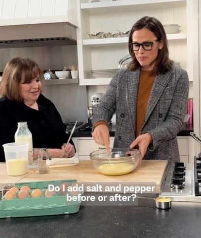 <p>Jennifer Garner/ Instagram</p> Jennifer Garner cooks with Ina Garten