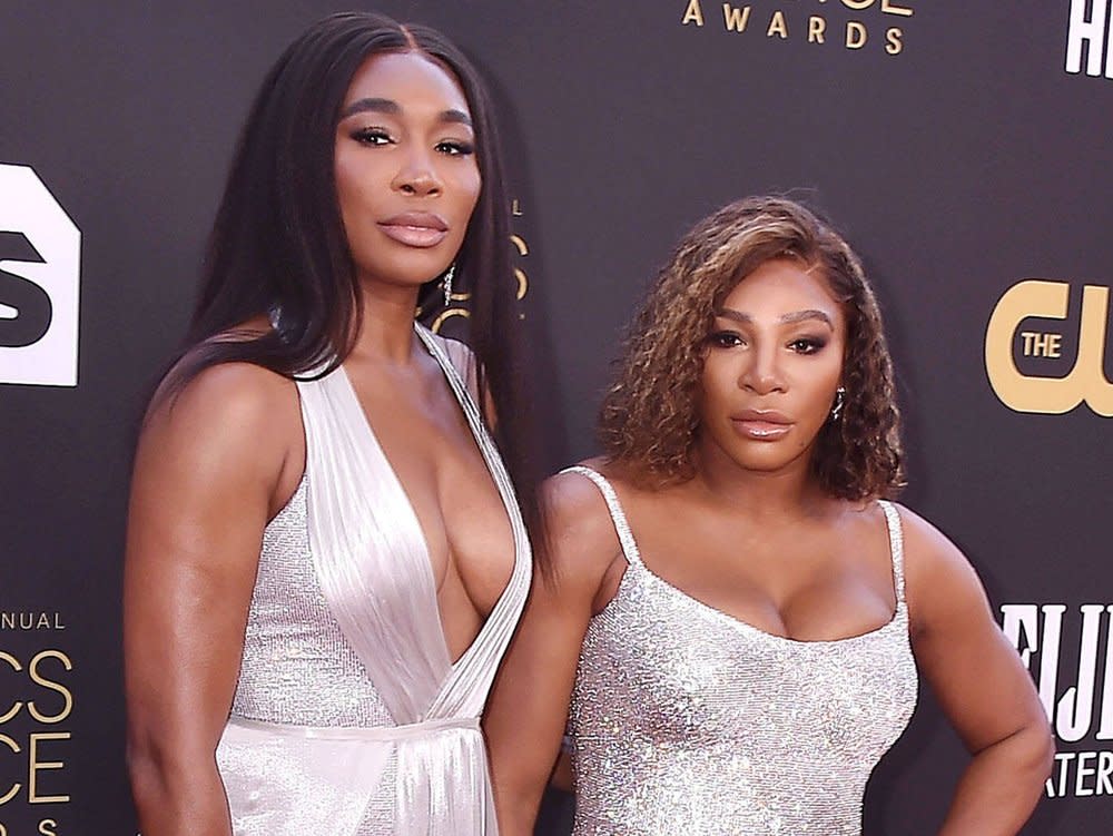 Serena und Venus Williams werden bei den US Open im Doppel antreten. (Bild: imago images/APress)