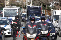 Il furgone refrigerato contenente le dosi di vaccino è arrivato allo Spallanzani di Roma scortato dai Carabinieri. (Photo by Riccardo De Luca/Anadolu Agency via Getty Images)