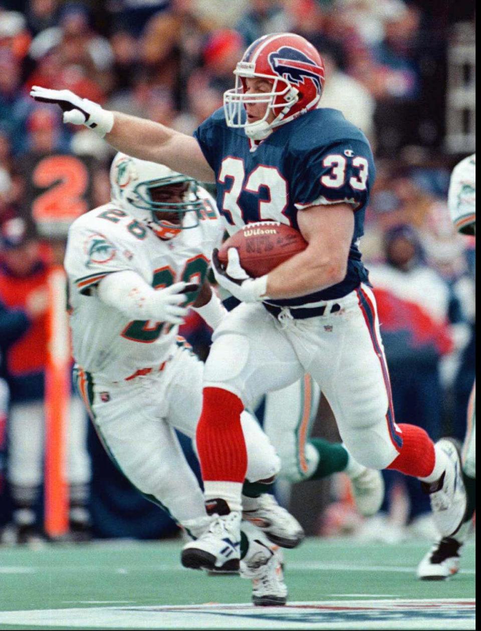 Tim Tindale breaking away for a 44-yard TD run against Miami in the 1995 wild-card game.