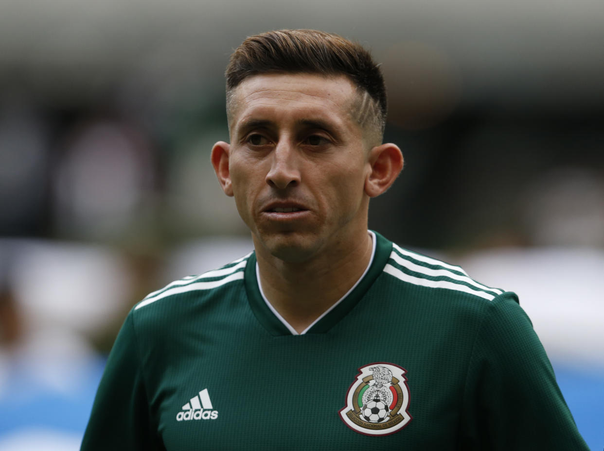 Héctor Herrera, minutos antes de comenzar el juego entre México y Escocia el 2 de junio en el Estadio Azteca. / Foto: AP