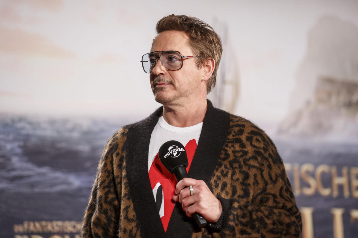 Photo by: zz/KGC-324-RC/STAR MAX/IPx 2020 1/20/20 Robert Downey Jr. at the red carpet photocall and press conference for "The Fantastic Journey of Dr. Dolittle" on January 20, 2020 at the Waldorf Astoria Hotel in Berlin, Germany.