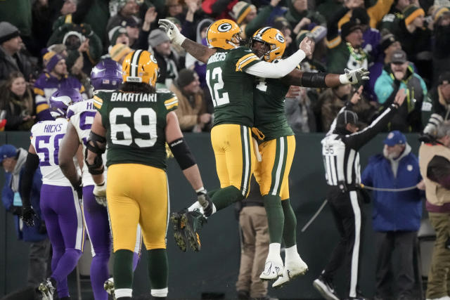 Minnesota Vikings' forceful sandwich sack nets Green Bay Packers