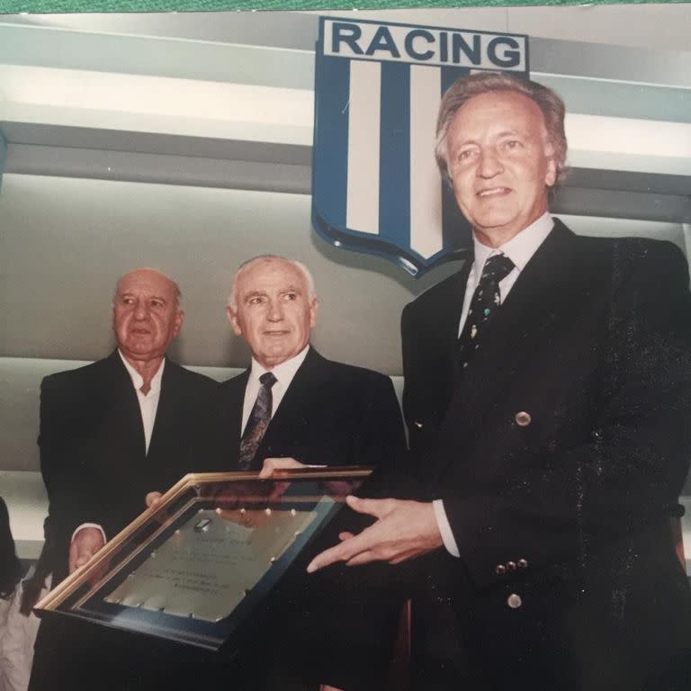 Con Juan José Pizzuti y Humberto Maschio, dos glorias de Racing.