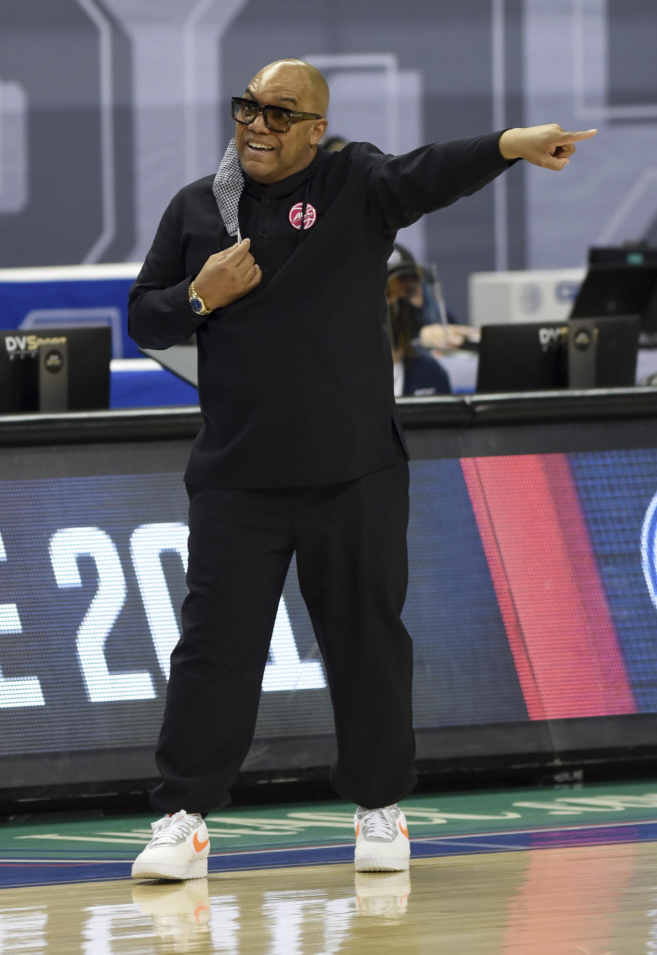 Syracuse head coach Quentin Hillsman directs his players against Louisville during an NCAA college basketball game in the semifinals of Atlantic Coast Conference tournament in Greensboro, N.C., Saturday, March 6, 2021. (Walt Unks/The Winston-Salem Journal via AP)