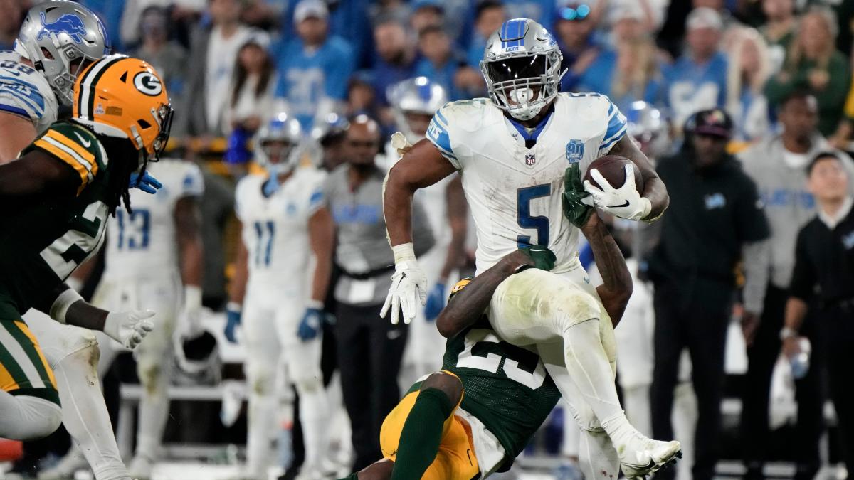 Lions carve up Packers behind David Montgomery's 3 touchdowns, 121 rushing  yards