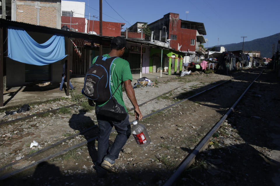 FOTOS | Migrantes toman calles de Huixtla, Chiapas, rumbo a EEUU