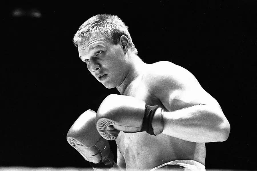Nach seiner Bronzemedaille bei der Amateur-Weltmeisterschaft 1989 feiert Schulz 1990 sein Profidebüt gegen George Ajio. Im selben Jahr wird er von der Zeitschrift "Boxsport" zum Nachwuchsboxer des Jahres gewählt
