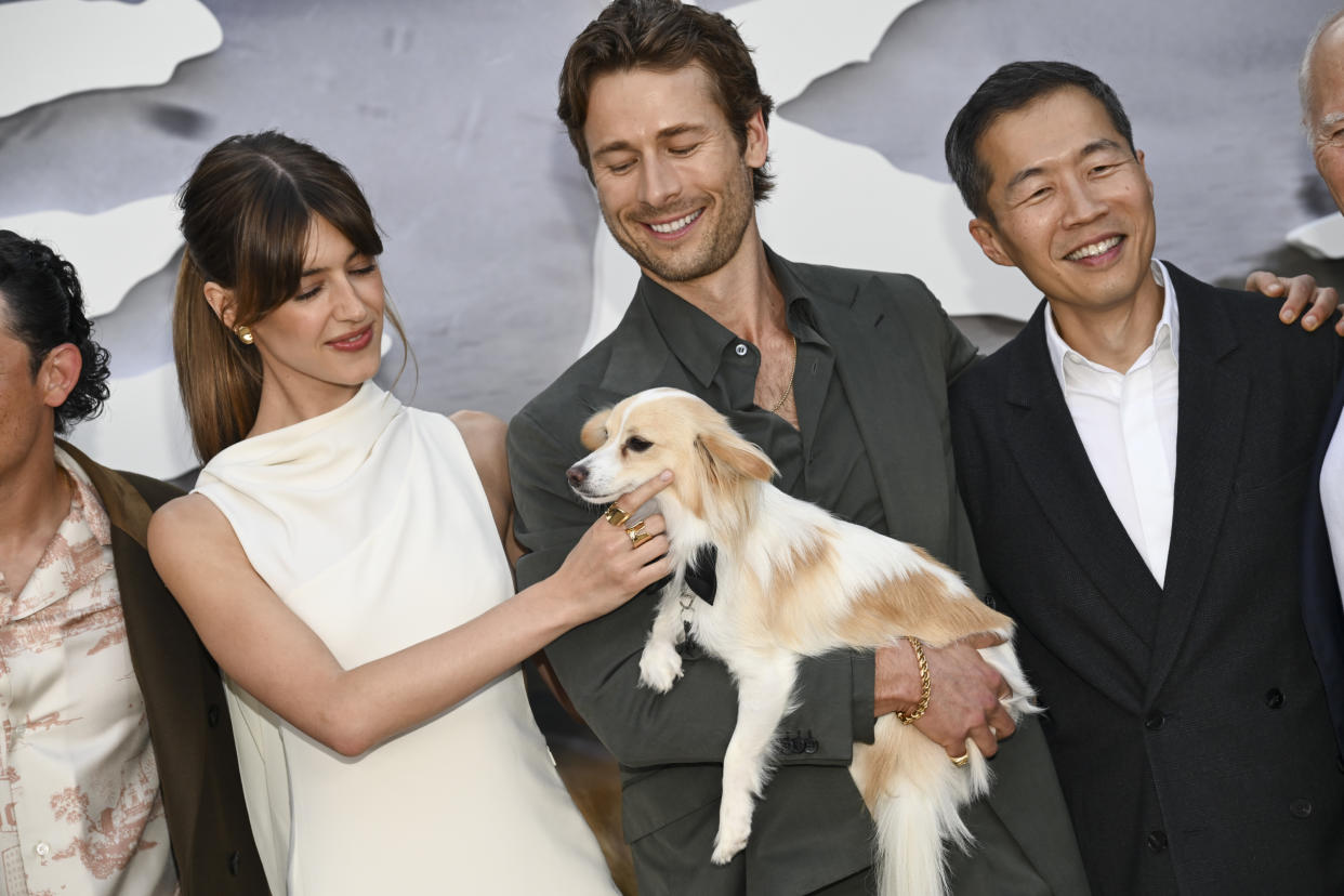 Daisy Edgar-Jones, Glen Powell, Lee Isaac Chung and Brisket at the 