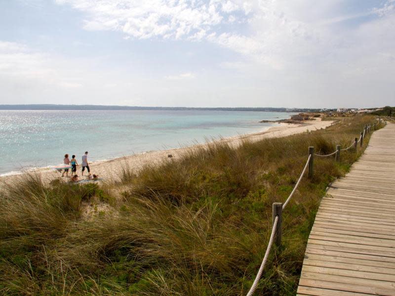 Wohltuende Einsamkeit am Platja de Migjorn. Während Formentera im Sommer förmlich überrannt wird, ist es im Frühjahr ruhig auf der Insel. Foto: Stefan Weißenborn