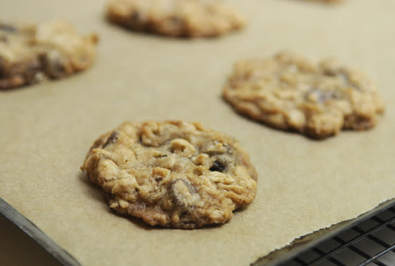 Crispy Oatmeal Chocolate Chip Cookies