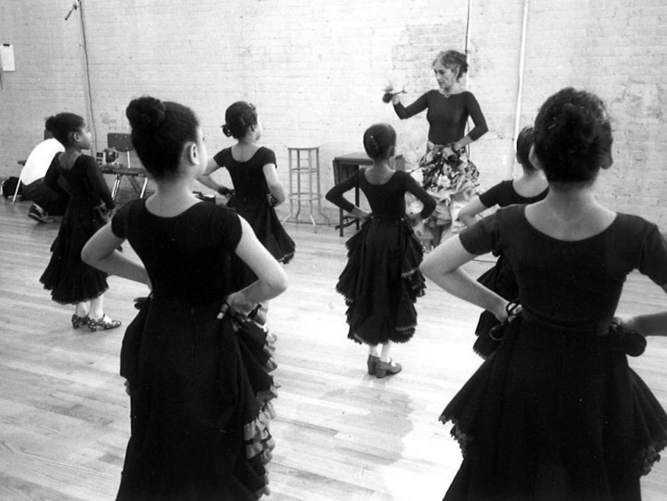 Ramirez teaching at the Ballet Hispánico of New York in the 1980s (Ballet Hispánico Archives)
