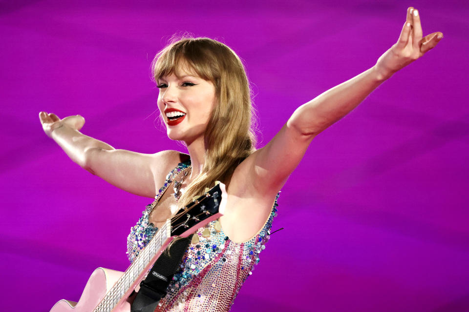 Taylor Swift Reigns After Setting a Pop Airplay Chart Record