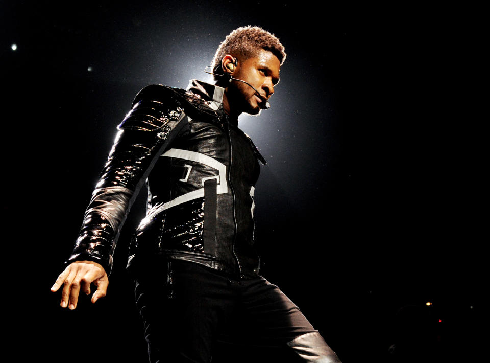 Usher & Akon Perform At The Staples Center