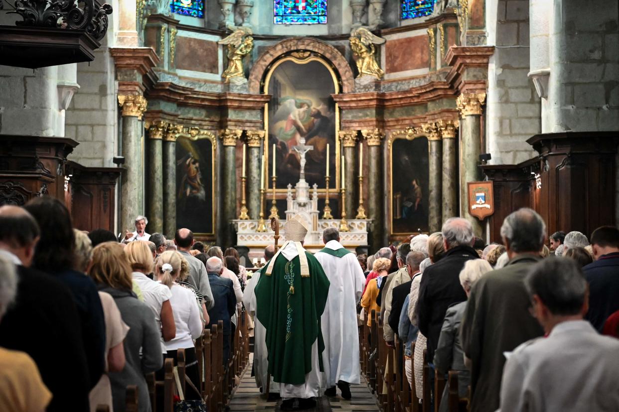 Father Didier Milani (C-L) and Bishop Yves Le Saux (C) arrive for a mass in Annecy (AFP via Getty Images)