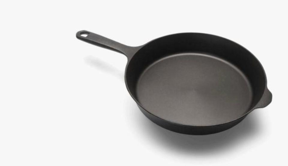 Elisabeth Prueitt is a fan of this <a href="https://fieldcompany.com/products/field-cast-iron-skillet?variant=47481299727&amp;campaignid=982414510&amp;adgroup=51467071187&amp;keyword=&amp;matchtype=&amp;network=g&amp;device=m&amp;gclid=EAIaIQobChMInYCl6sPm4QIVlaDsCh1kEwwAEAQYASABEgJEA_D_BwE" target="_blank" rel="noopener noreferrer">Field cast iron skillet</a>. (Photo: Field)