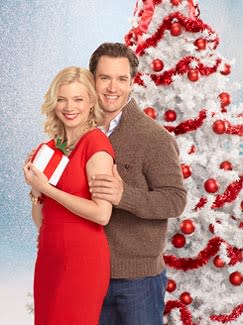 Say cheese!: Amy Smart and Mark-Paul Gosselaar in "12 Dates of Christmas" (Bob D'Amico/ABC Family)